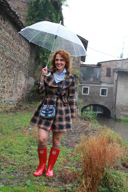 IndianSavage Margaret Dallospedale Red Rainboots Trench Rainy day 1