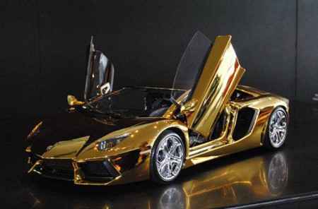 658396_Lamborghini-Aventador-oro
