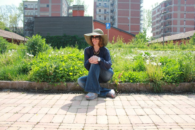 Floppy hat (Fashion tip #25)