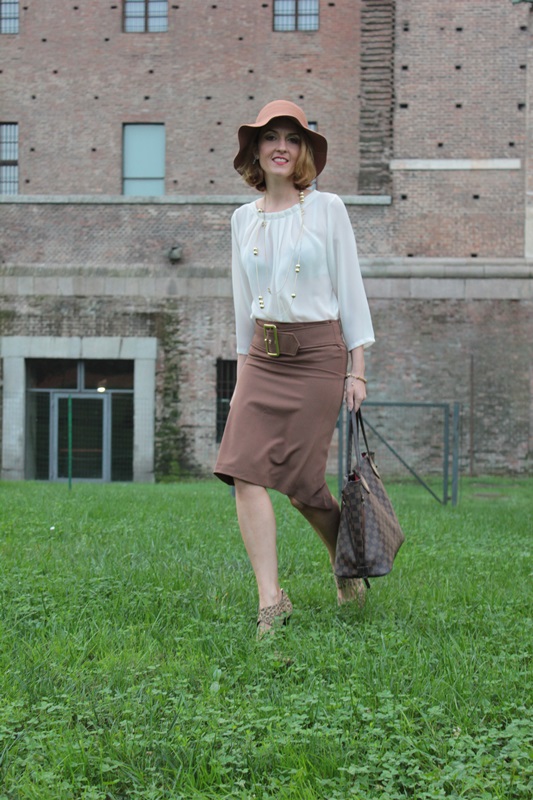 Margaret Dallospedale, Fashion blogger, Maggie Dallospedale Fashion diary, fashion tips, Lifestyle, Cognac skirt, 3