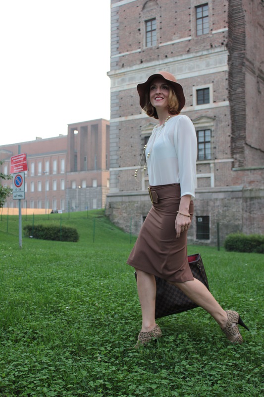 Margaret Dallospedale, Fashion blogger, Maggie Dallospedale Fashion diary, fashion tips, Lifestyle, Cognac skirt, 4