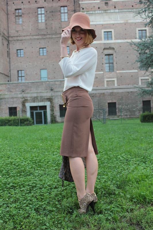 Margaret Dallospedale, Fashion blogger, Maggie Dallospedale Fashion diary, fashion tips, Lifestyle, Cognac skirt, 9