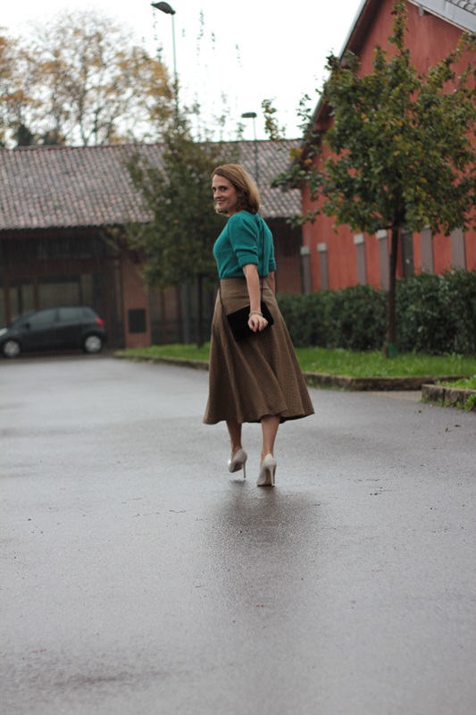 Margaret Dallospedale, Maggie Dallospedlae fashion diary, Fashion blog, Fashion blogger,  fashion tips, how to wear, Outfits, OOTD, Fall outfit, Full skirt and sweater, 3