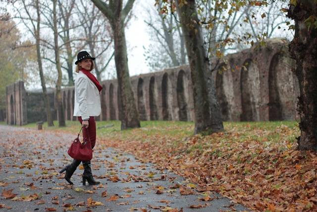 Leather high boots and accessories (Fashion tip #79)
