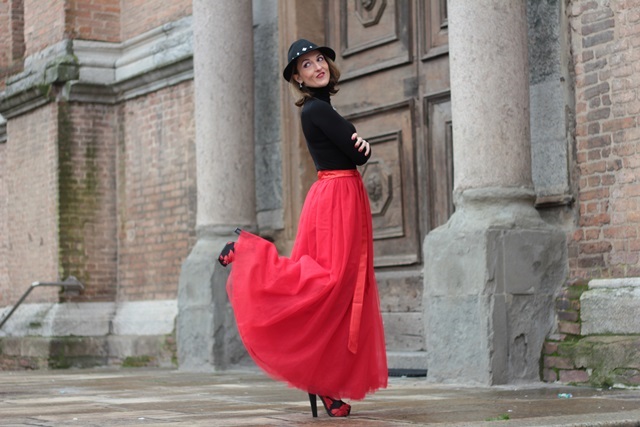 Red tulle skirt - Christmas outfit idea