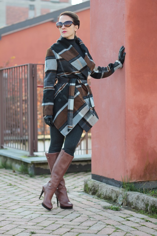 Fashion blogger, Fashion blog, Maggie Dallospedale fashion diary, fashion outfit, Brown Black Grey Plaid Coat, 3