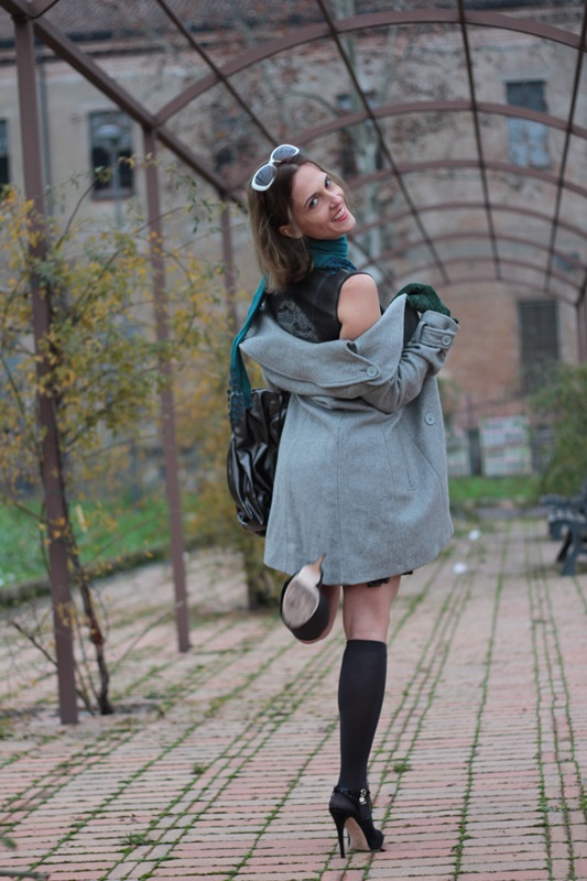 Fashion blogger, Fashion blog, Maggie Dallospedale fashion diary, fashion outfit, Grey Shades Winter Outfit, The Gray on Gray Look, 3