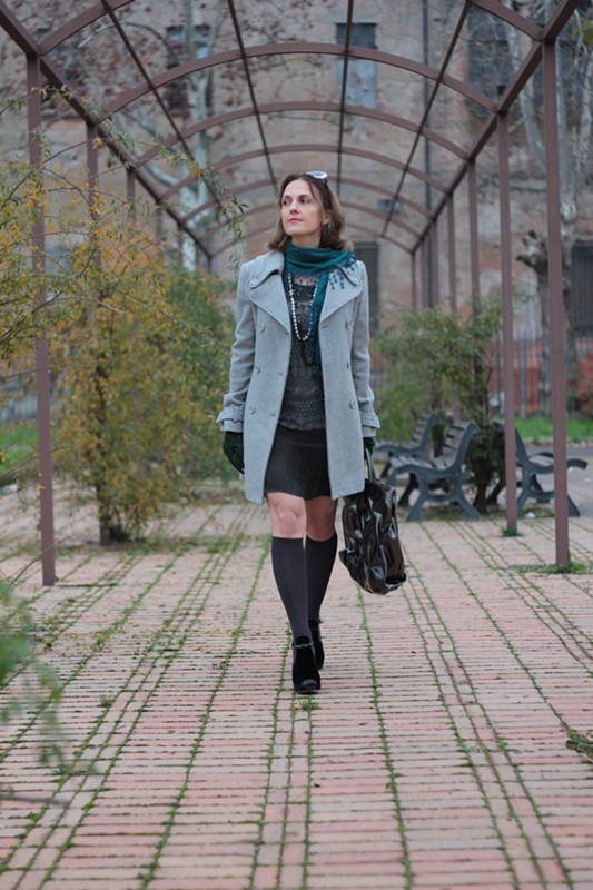 Fashion blogger, Fashion blog, Maggie Dallospedale fashion diary, fashion outfit, Grey Shades Winter Outfit, The Gray on Gray Look, 4