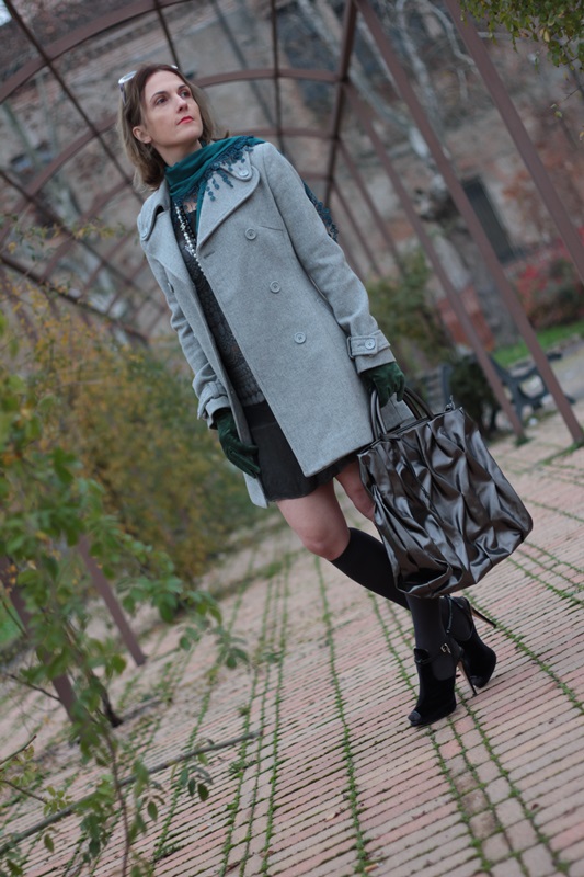 Fashion blogger, Fashion blog, Maggie Dallospedale fashion diary, fashion outfit, Grey Shades Winter Outfit, The Gray on Gray Look, 5
