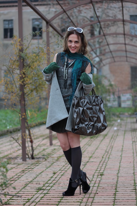 Fashion blogger, Fashion blog, Maggie Dallospedale fashion diary, fashion outfit, Grey Shades Winter Outfit, The Gray on Gray Look, 7