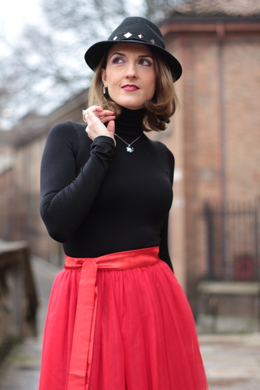 Fashion blogger, Fashion blog, Maggie Dallospedale fashion diary, fashion outfit, Red tulle skirt, Christmas outfit idea, 13