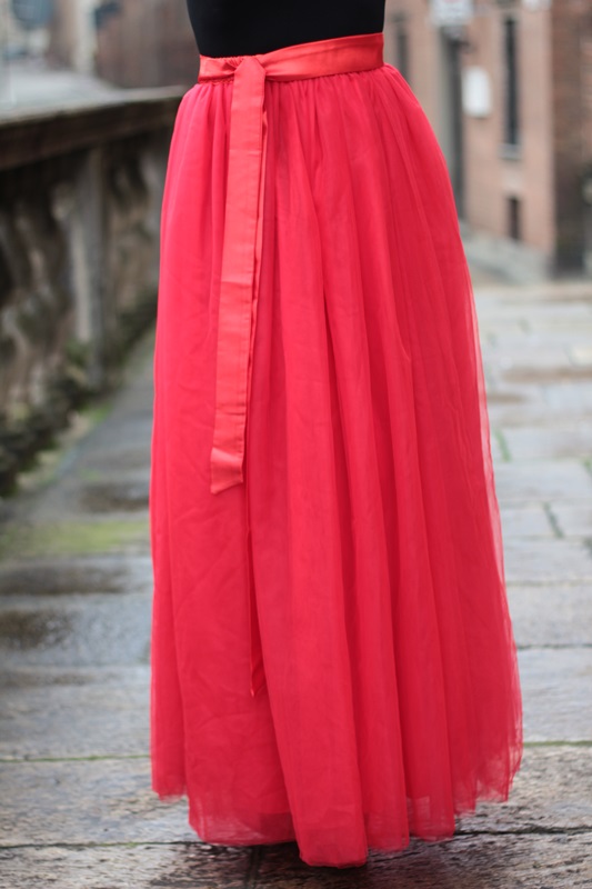 Fashion blogger, Fashion blog, Maggie Dallospedale fashion diary, fashion outfit, Red tulle skirt, Christmas outfit idea, 14