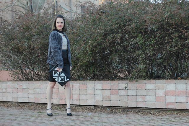 Pencil skirt and baby pink shirt on my Fashion Blog