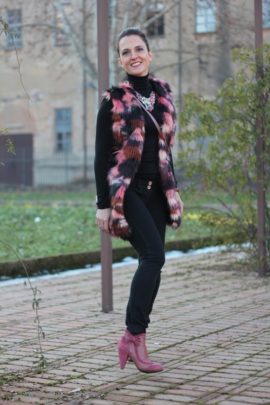 Fashion blogger, Fashion blog, Maggie Dallospedale fashion diary, fashion outfit, Faux Fur style, 3