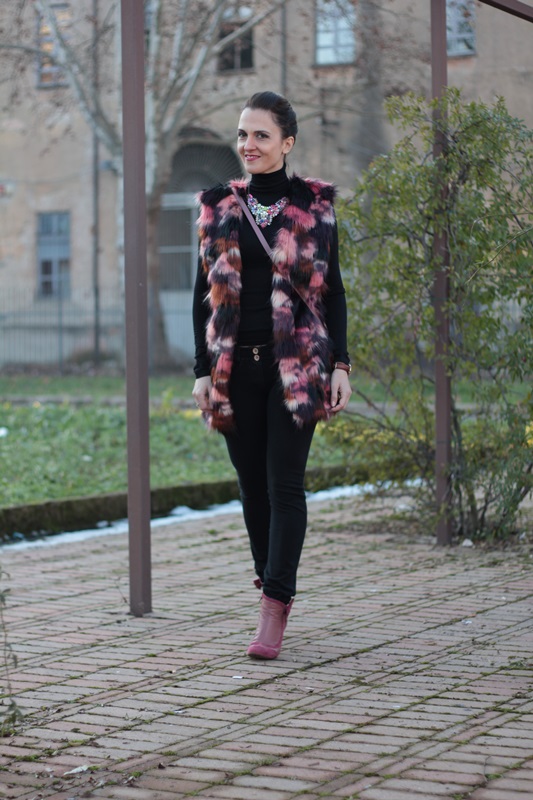 Fashion blogger, Fashion blog, Maggie Dallospedale fashion diary, fashion outfit, Faux Fur style, 4