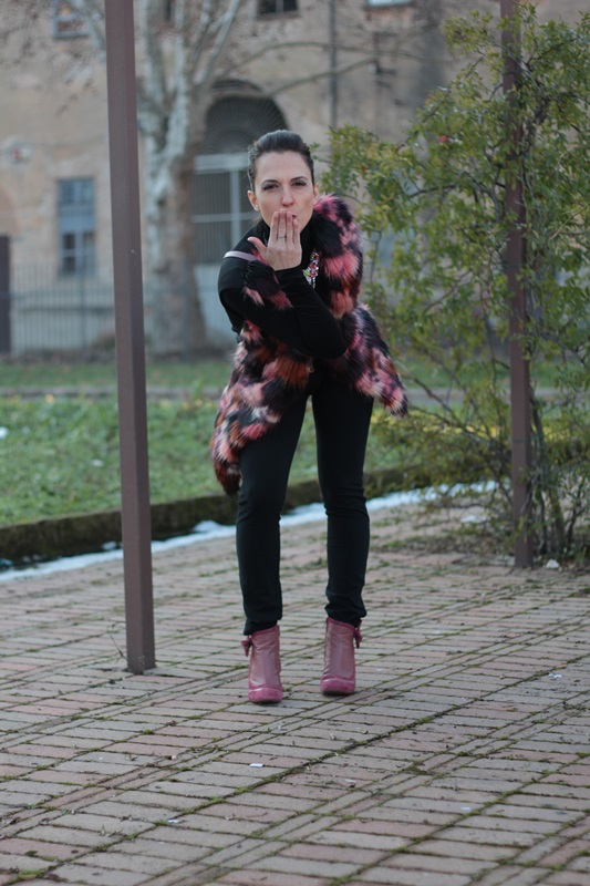 Fashion blogger, Fashion blog, Maggie Dallospedale fashion diary, fashion outfit, Faux Fur style, 5