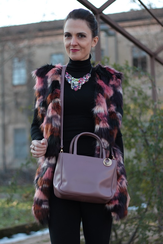 Fashion blogger, Fashion blog, Maggie Dallospedale fashion diary, fashion outfit, Faux Fur style, 8