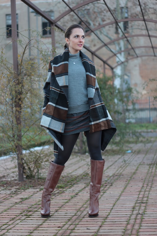 Fashion blogger, Fashion blog, Maggie Dallospedale fashion diary, fashion outfit, Grey fashion style 1