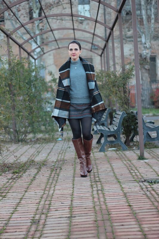 Fashion blogger, Fashion blog, Maggie Dallospedale fashion diary, fashion outfit, Grey fashion style 2