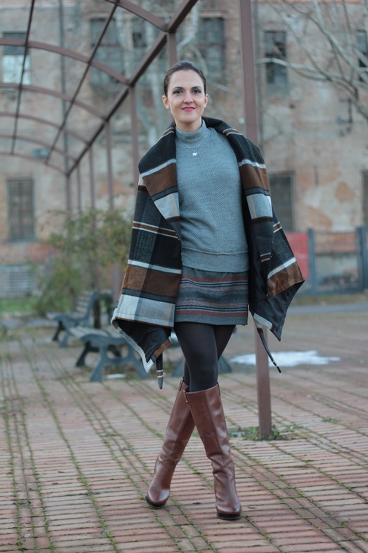 Fashion blogger, Fashion blog, Maggie Dallospedale fashion diary, fashion outfit, Grey fashion style 6