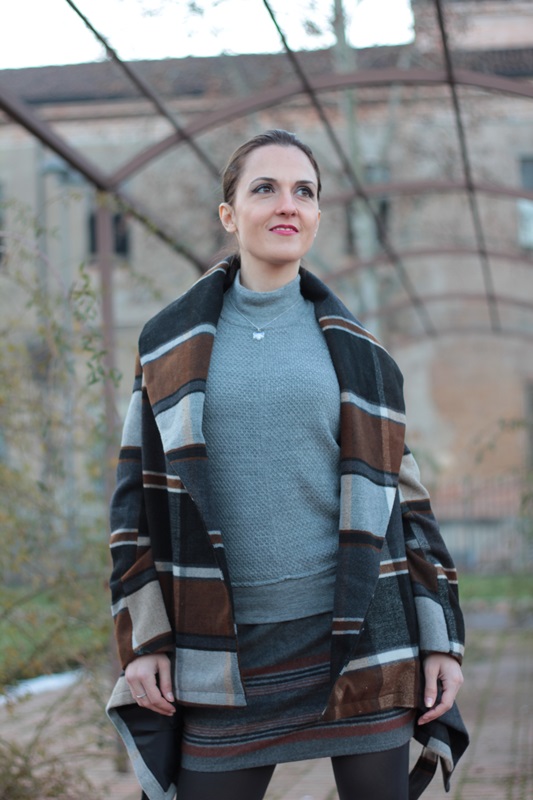 Fashion blogger, Fashion blog, Maggie Dallospedale fashion diary, fashion outfit, Grey fashion style 7