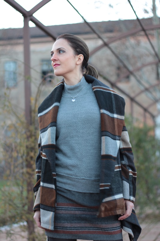 Fashion blogger, Fashion blog, Maggie Dallospedale fashion diary, fashion outfit, Grey fashion style 8