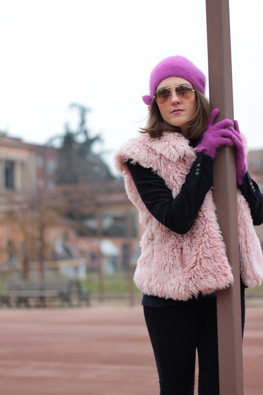 Fashion blogger, Fashion blog, Maggie Dallospedale fashion diary, fashion outfit, Pink Faux fur vest blue jacket, 10