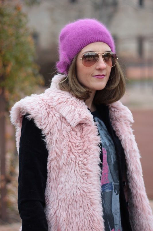 Fashion blogger, Fashion blog, Maggie Dallospedale fashion diary, fashion outfit, Pink Faux fur vest blue jacket, 11