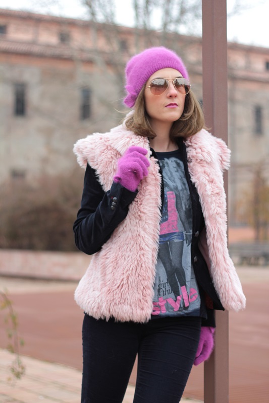 Fashion blogger, Fashion blog, Maggie Dallospedale fashion diary, fashion outfit, Pink Faux fur vest blue jacket, 2