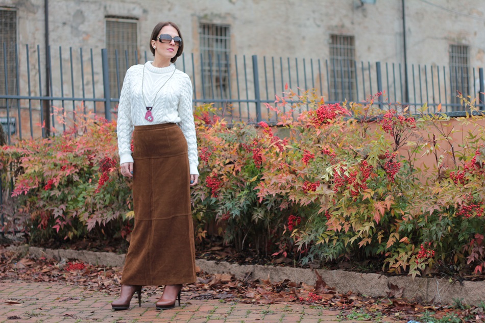 Glam Cowgirls – Suede long skirt (Winter OOTD – Western Style)