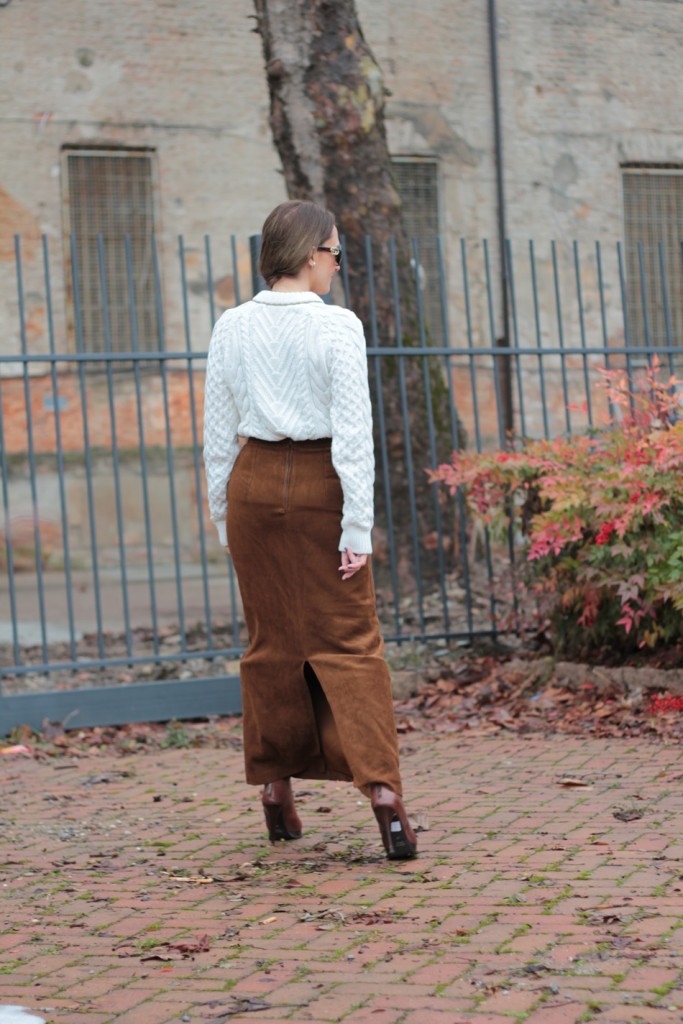 Fashion blogger, Fashion blog, Maggie Dallospedale fashion diary, fashion outfit, Fashion Blogger question, Glam Cowgirls, Suede long skirt, Western Style, 5