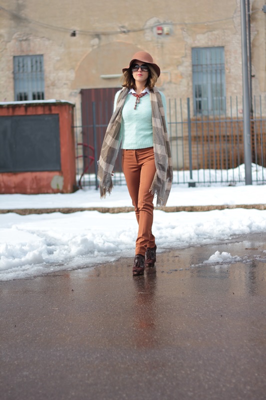 Fashion blogger, Fashion blog, Maggie Dallospedale fashion diary, fashion outfit, Fashion Blogger question, Mint Sweater , 3