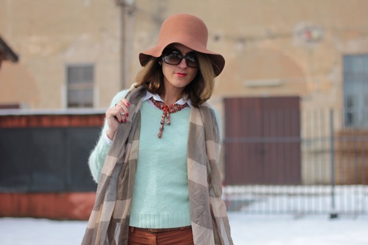 Fashion blogger, Fashion blog, Maggie Dallospedale fashion diary, fashion outfit, Fashion Blogger question, Mint Sweater , 8