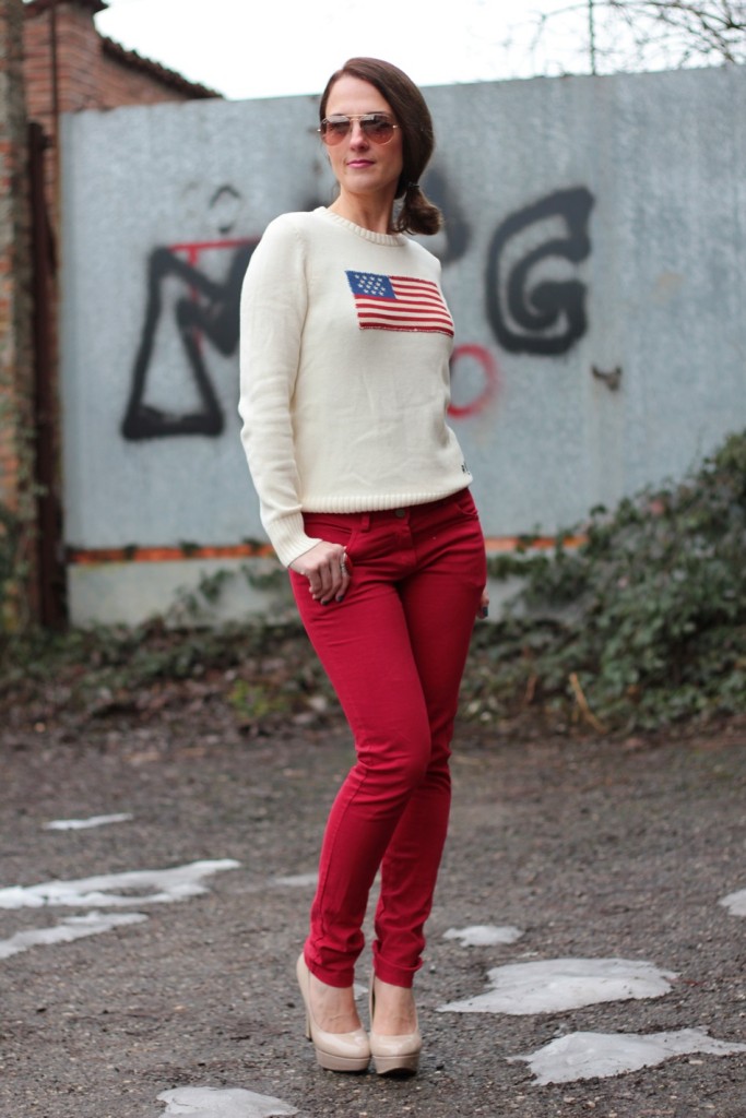 Fashion blogger, Fashion blog, Maggie Dallospedale fashion diary, fashion outfit, Fashion Blogger question, Red pants, Flag sweater, 1