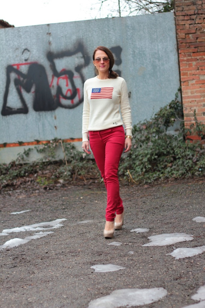 Fashion blogger, Fashion blog, Maggie Dallospedale fashion diary, fashion outfit, Fashion Blogger question, Red pants, Flag sweater, 3