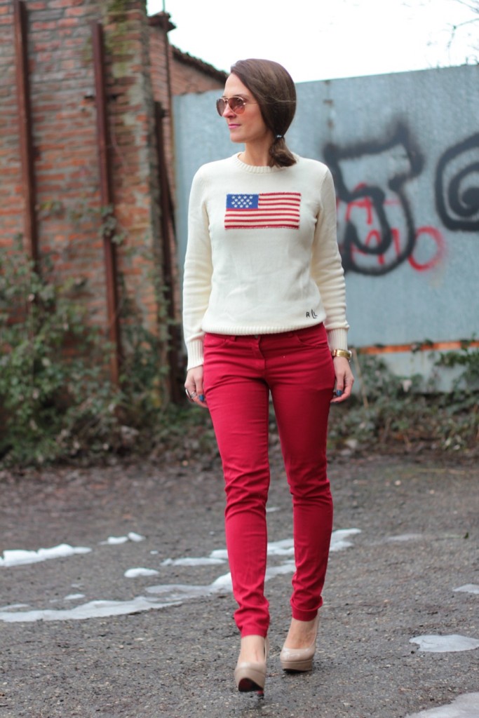 Fashion blogger, Fashion blog, Maggie Dallospedale fashion diary, fashion outfit, Fashion Blogger question, Red pants, Flag sweater, 4