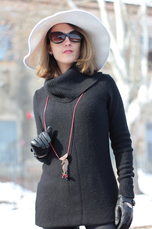 Fashion blogger, Fashion blog, Maggie Dallospedale fashion diary, fashion outfit, Fashion Blogger question, White hat and total black, 13