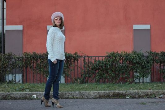White Maxi Sweater (Winter outfit – Casual look)