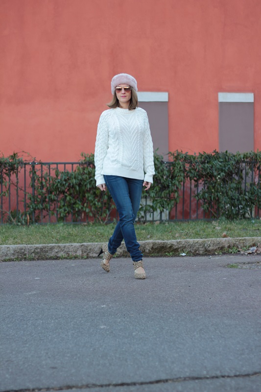 Fashion blogger, Fashion blog, Maggie Dallospedale fashion diary, fashion outfit, White Maxi Sweater, 3