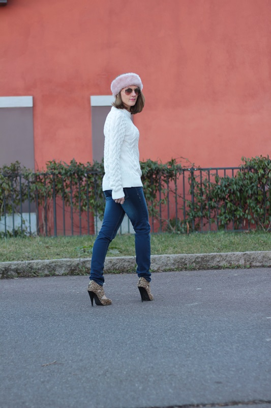 Fashion blogger, Fashion blog, Maggie Dallospedale fashion diary, fashion outfit, White Maxi Sweater, 6