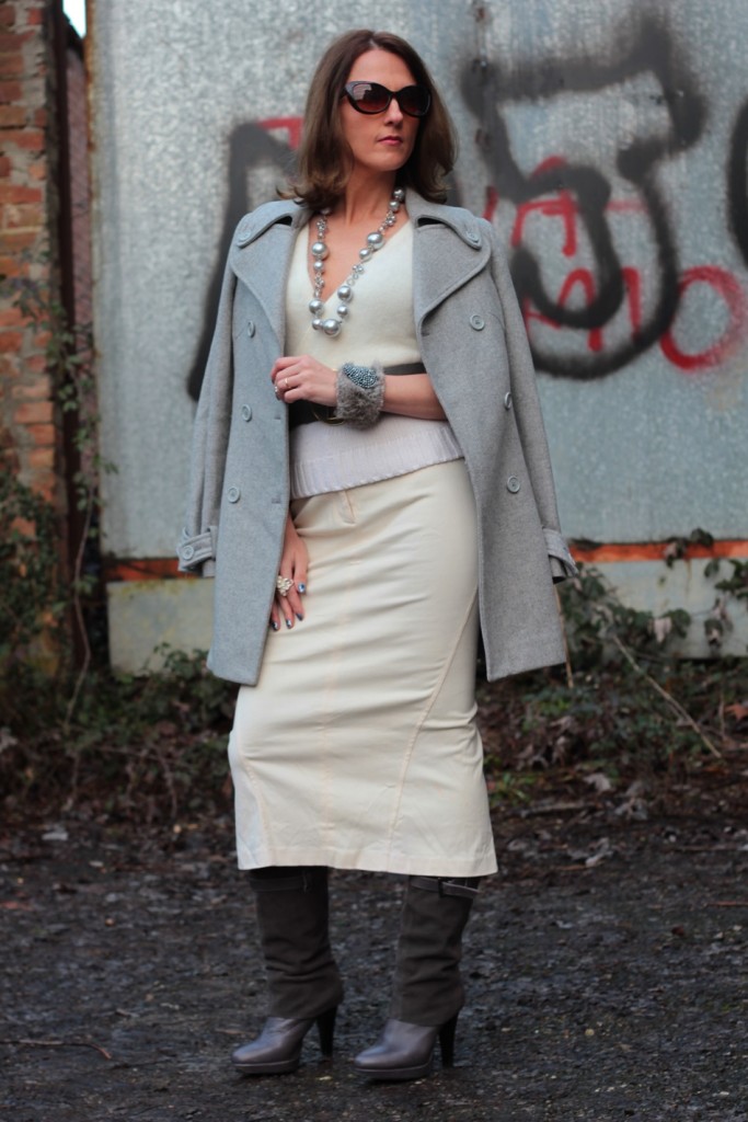 Fashion blogger, Fashion blog, Maggie Dallospedale fashion diary, fashion outfit, White long Skirt (total white and grey accessories), 7