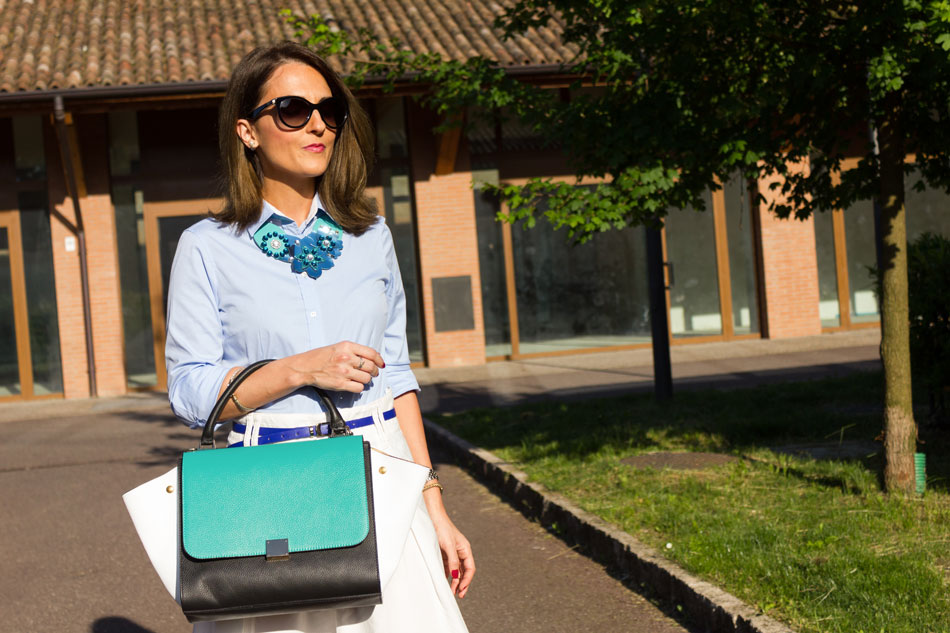 Trapeze leather bag per un outfit romantico e chic