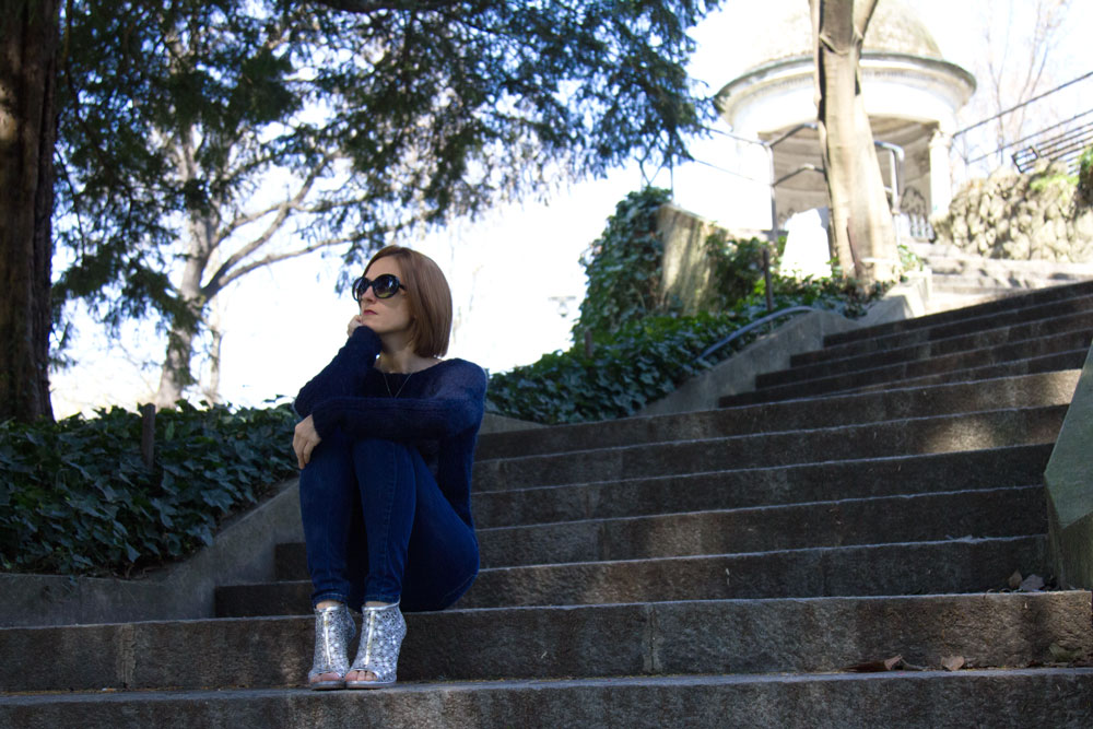 High waisted jeans and silver details (Outfit of the day)