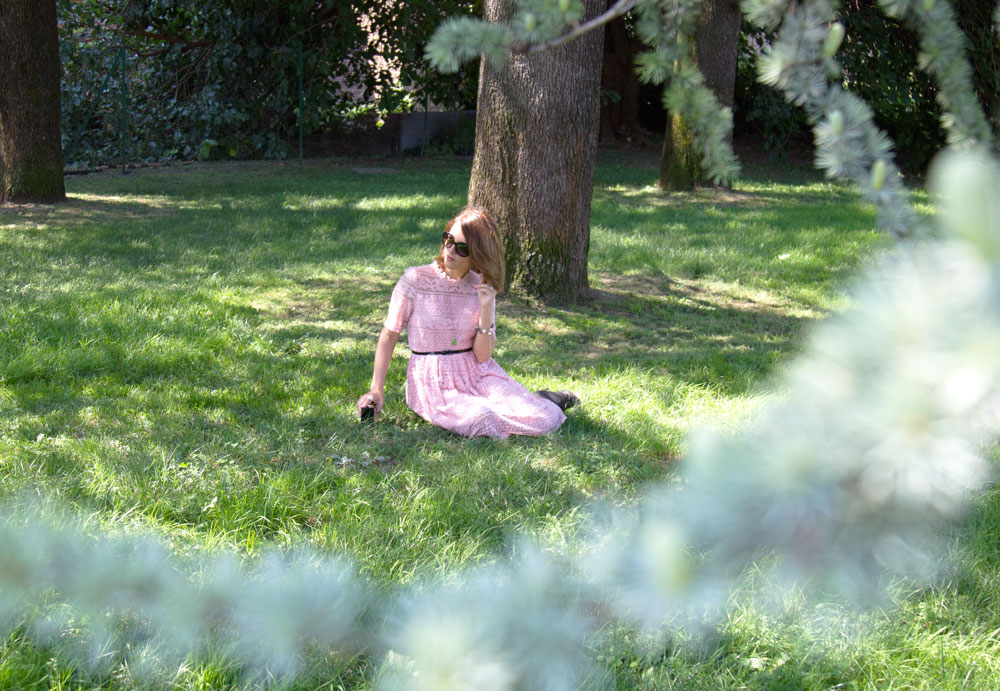 Pale pink lace dress for a romantic day in a enchanted garden, Maggie Dallospedale Fashion blogger