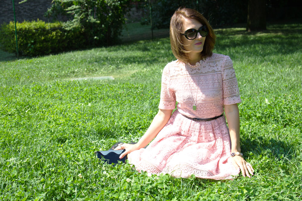 Pale pink lace dress for a romantic day in a enchanted garden, Maggie Dallospedale Fashion blogger