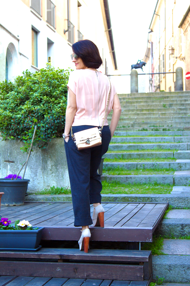 Look appuntamento lavoro: pink top Risskio