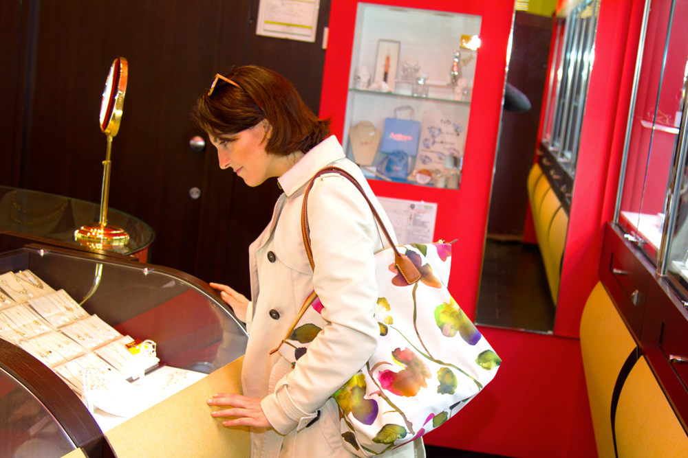 Una giornata di shopping al centro commerciale Auchan di San Rocco al Porto