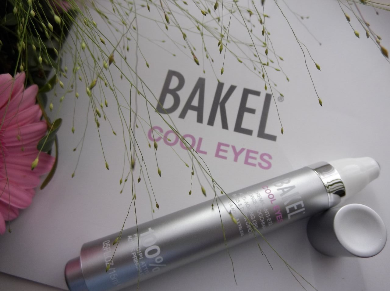 Cool Eyes con la crema anti-età "borse e occhiaie" di Bakel