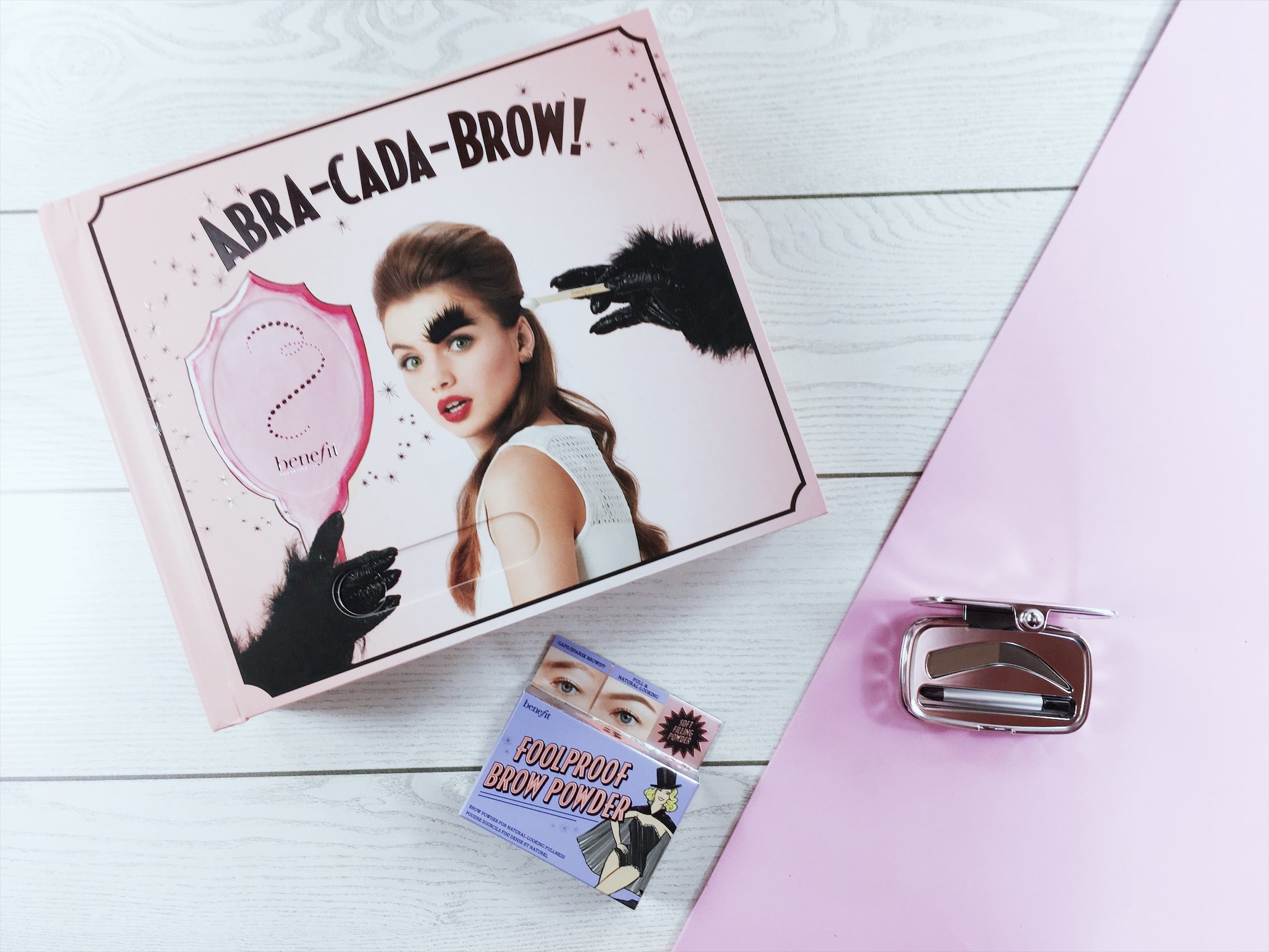 Abra-Cada-Brow le vostre sopracciglia perfette con gli esperti di Benefit