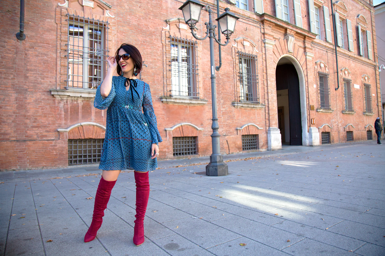 Red knee high boots: come indossarli!